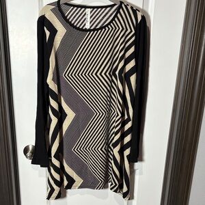 Emerald Black and Cream Geometric Tunic - NWOT